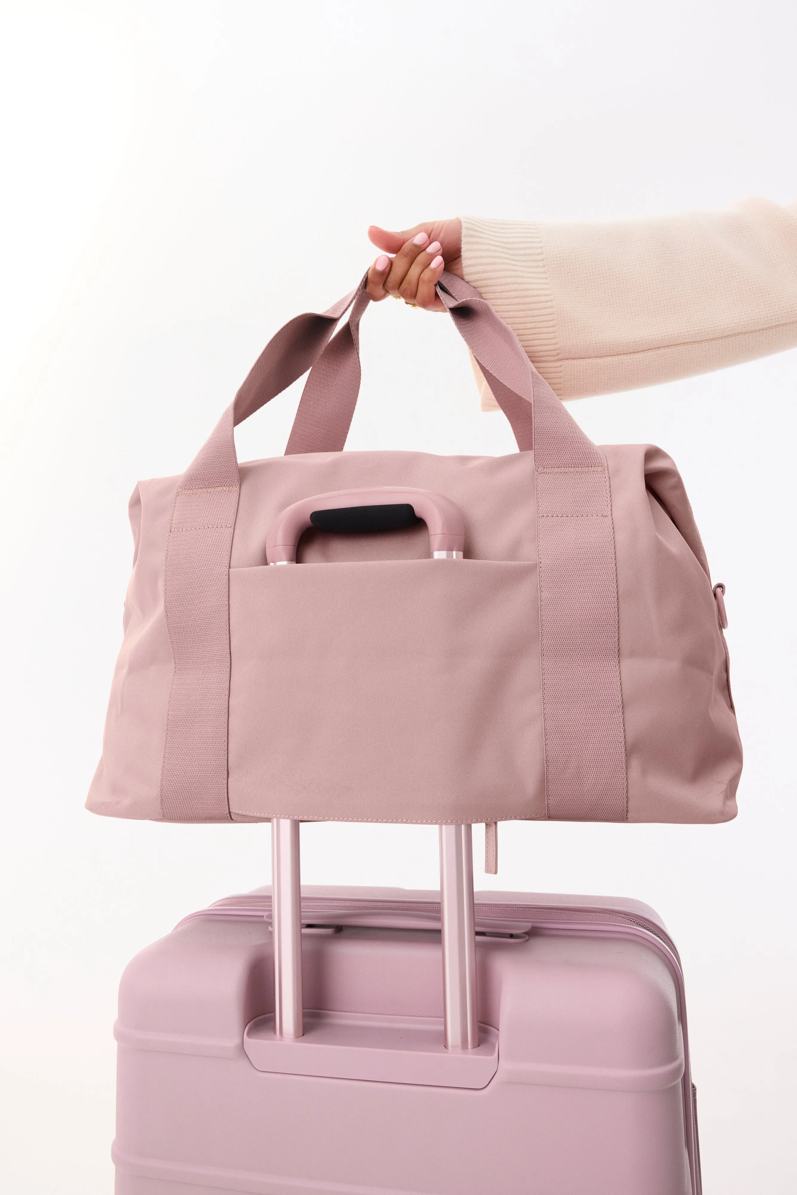 The BÉISics Duffle in Atlas Pink